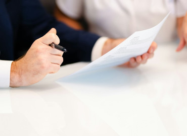 кто может стать банкротом через МФЦ в 2026, если есть исполнительное производство - фото - 1